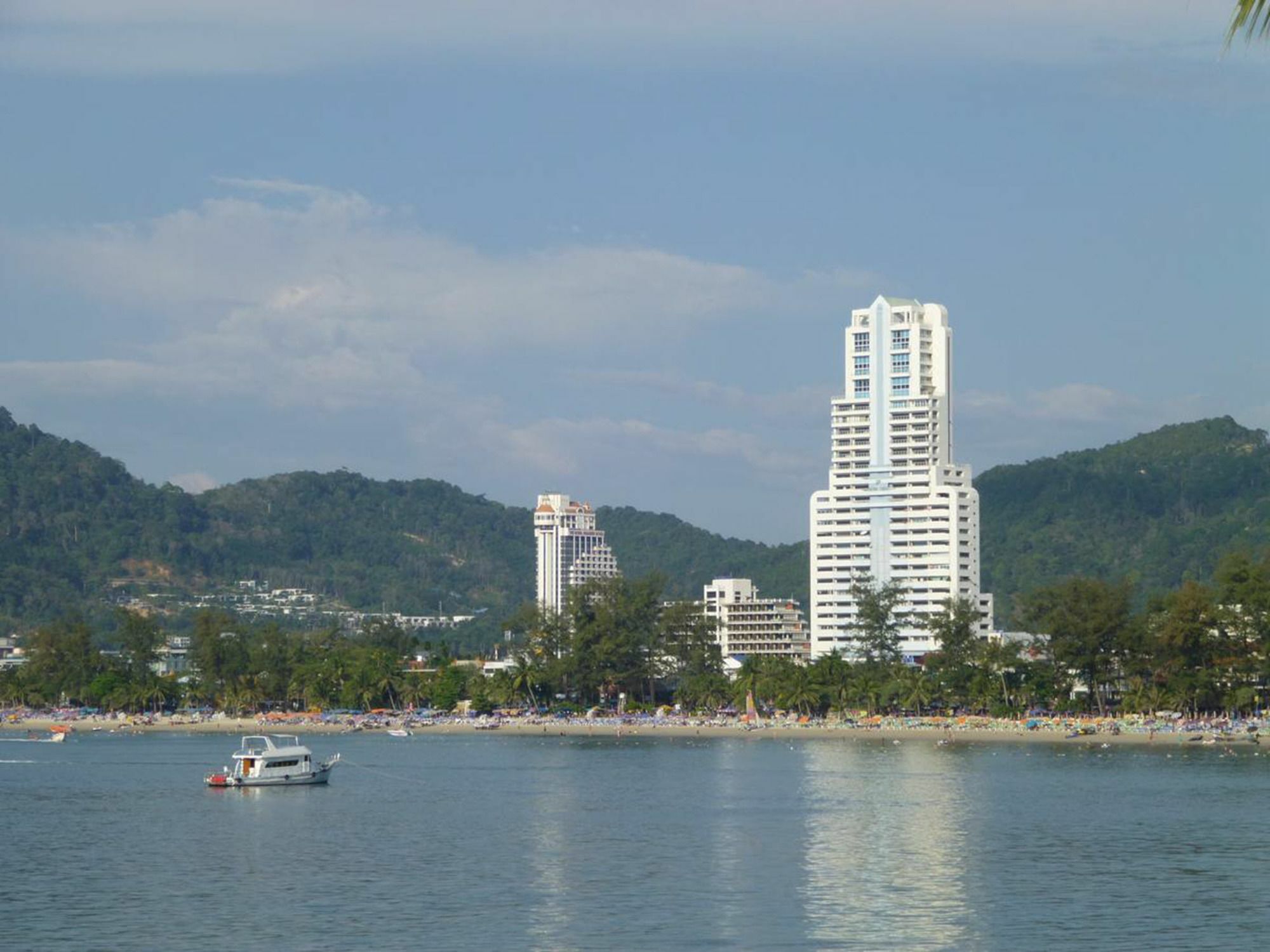 Patong Tower By United 21 Thailand Buitenkant foto